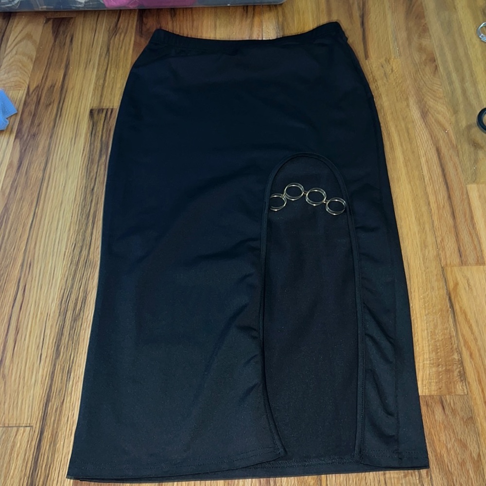 Black midsize, Fashion Nova skirt leg cut out